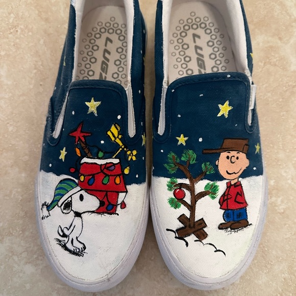 Lugz Shoes - Lugz Women's Painted Charlie Brown Christmas Shoes 🎄